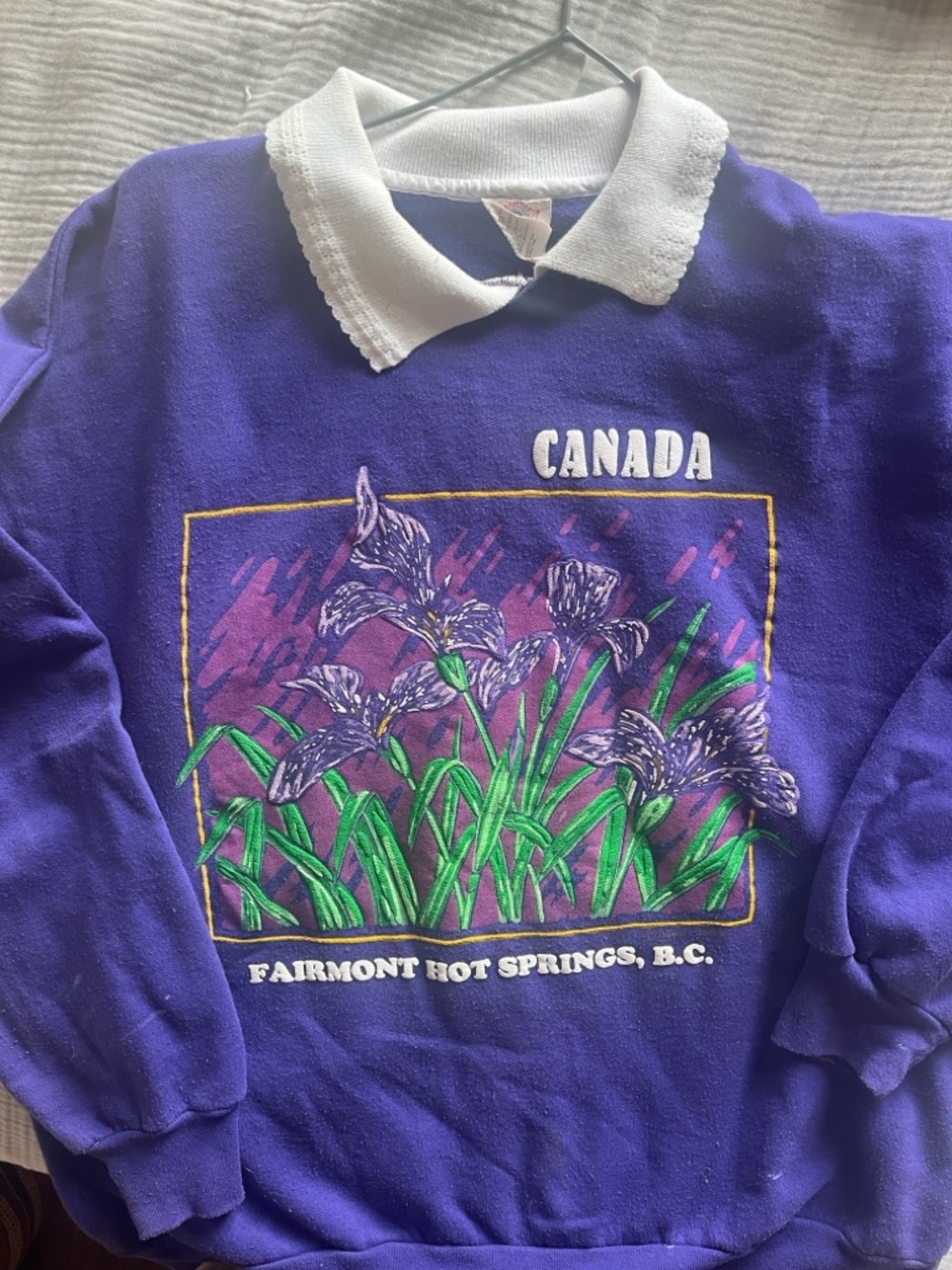 Vintage Canada Fairmont Hot Springs Floral Crewneck Sweater with White Collar